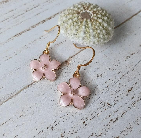 Ocean Drift Jewelry – Großhandel Ohrhänger – Blumenohrringe | Kleine Blumenohrringe mit Emaille2