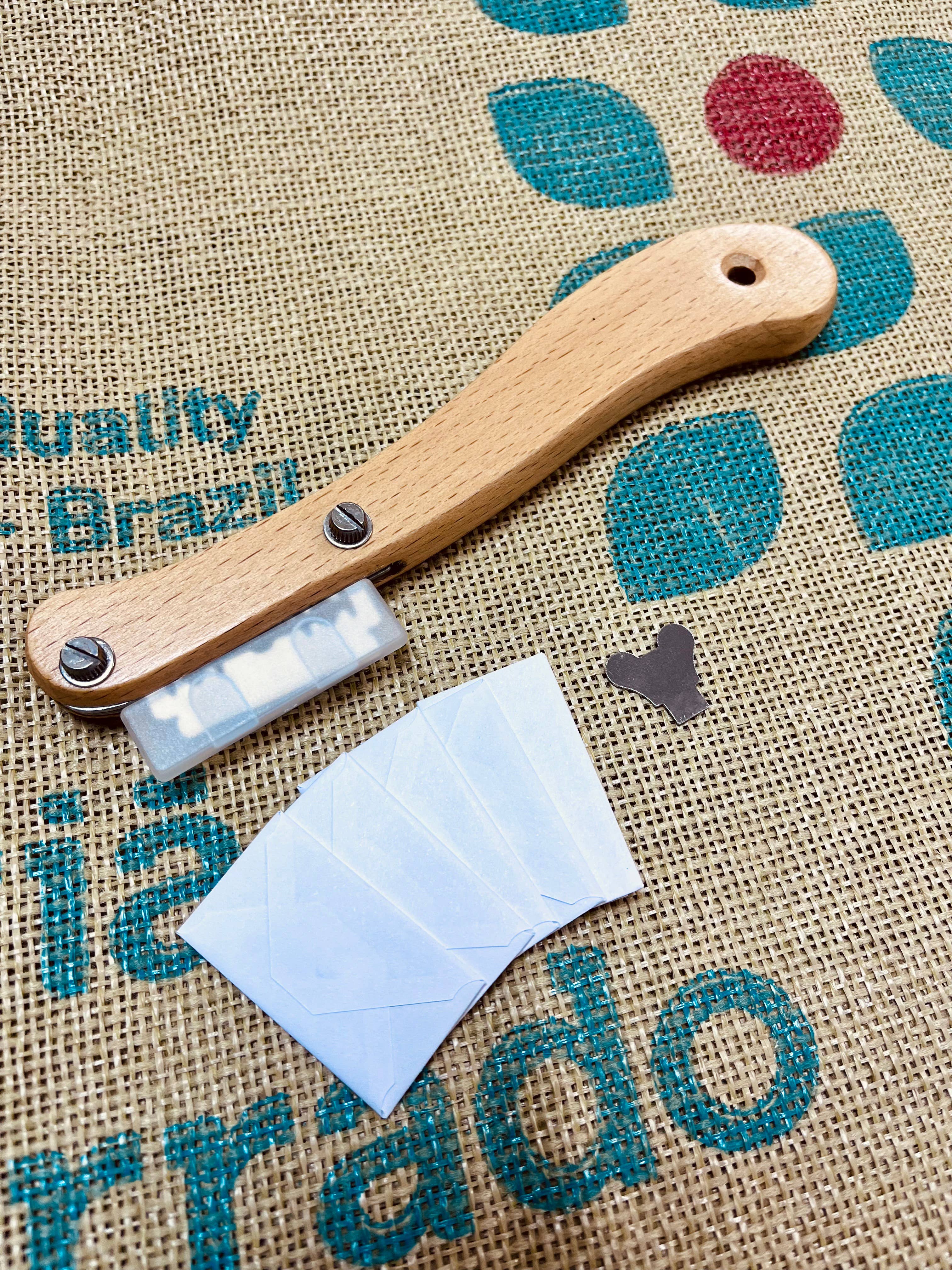 Sourdough by the Sea - Vendita all'ingrosso Utensile/attrezzo da cucina - Set lama per pane in legno con lama in acciaio inox e manico ergonomico