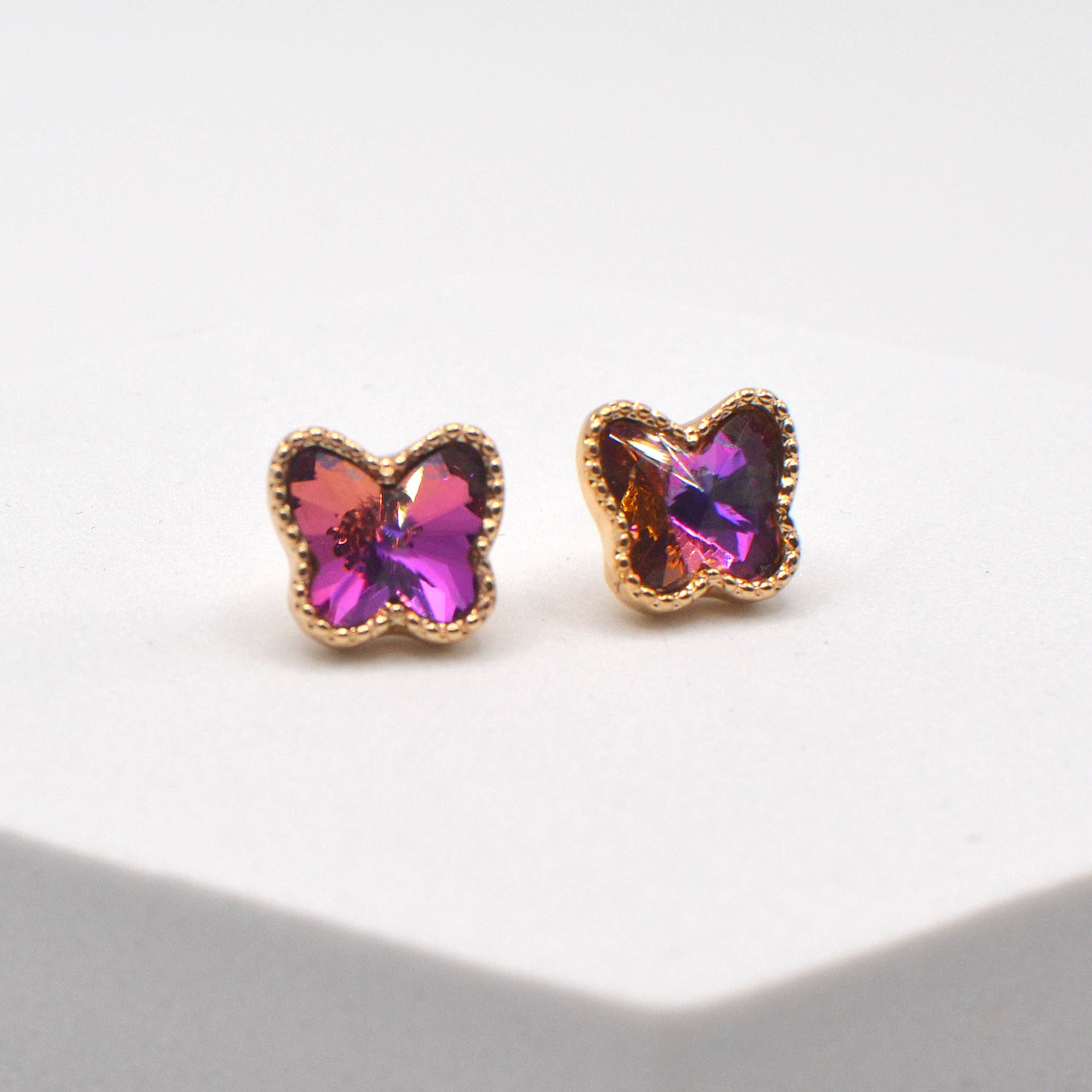 StarryNYC - Venta al por mayor Pendientes de botón/aretes de poste - Pendientes de tuerca con cristales de cristal con marco de mariposa7