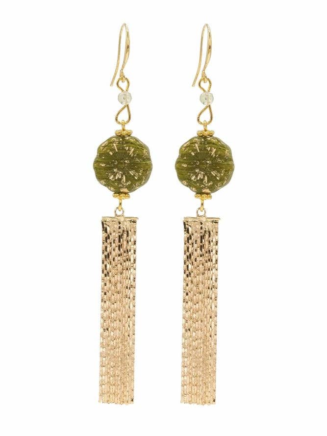 Boucles d'oreilles Pansy à pompons en or avec pierres précieuses Prehnite pour la vente par Rosie Fox