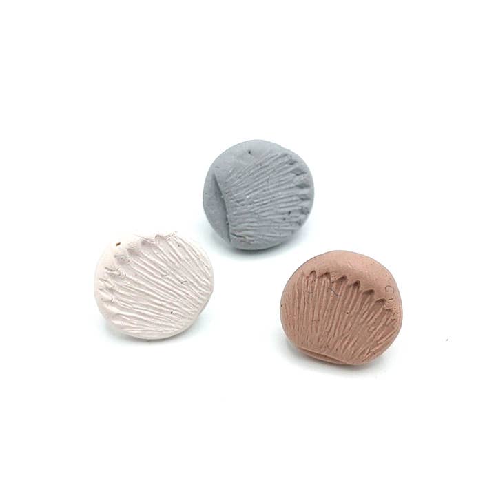 Poteau circulaire en argile avec effet de texture Sunburst pour la vente par Mary Garrett Jewelry