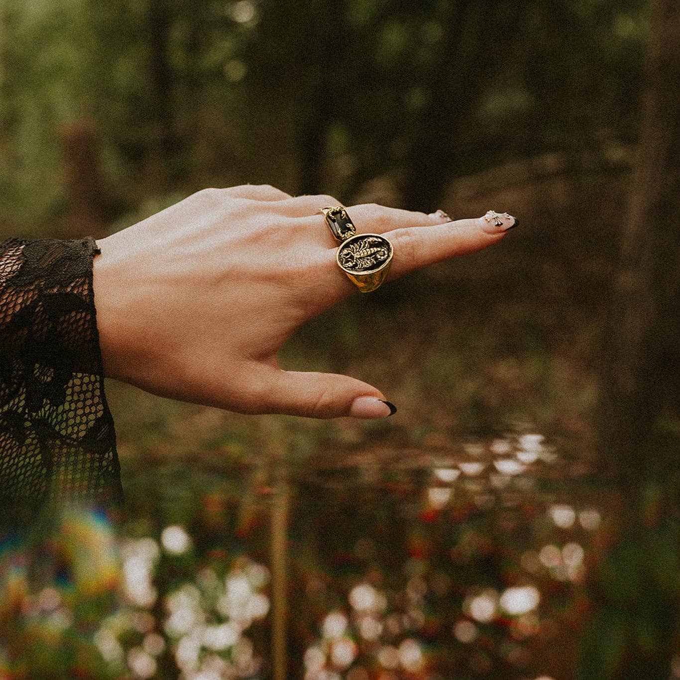 Mysticum Luna – Engroshandel Statementring – Venin Obscura Skorpion Guld Ring1