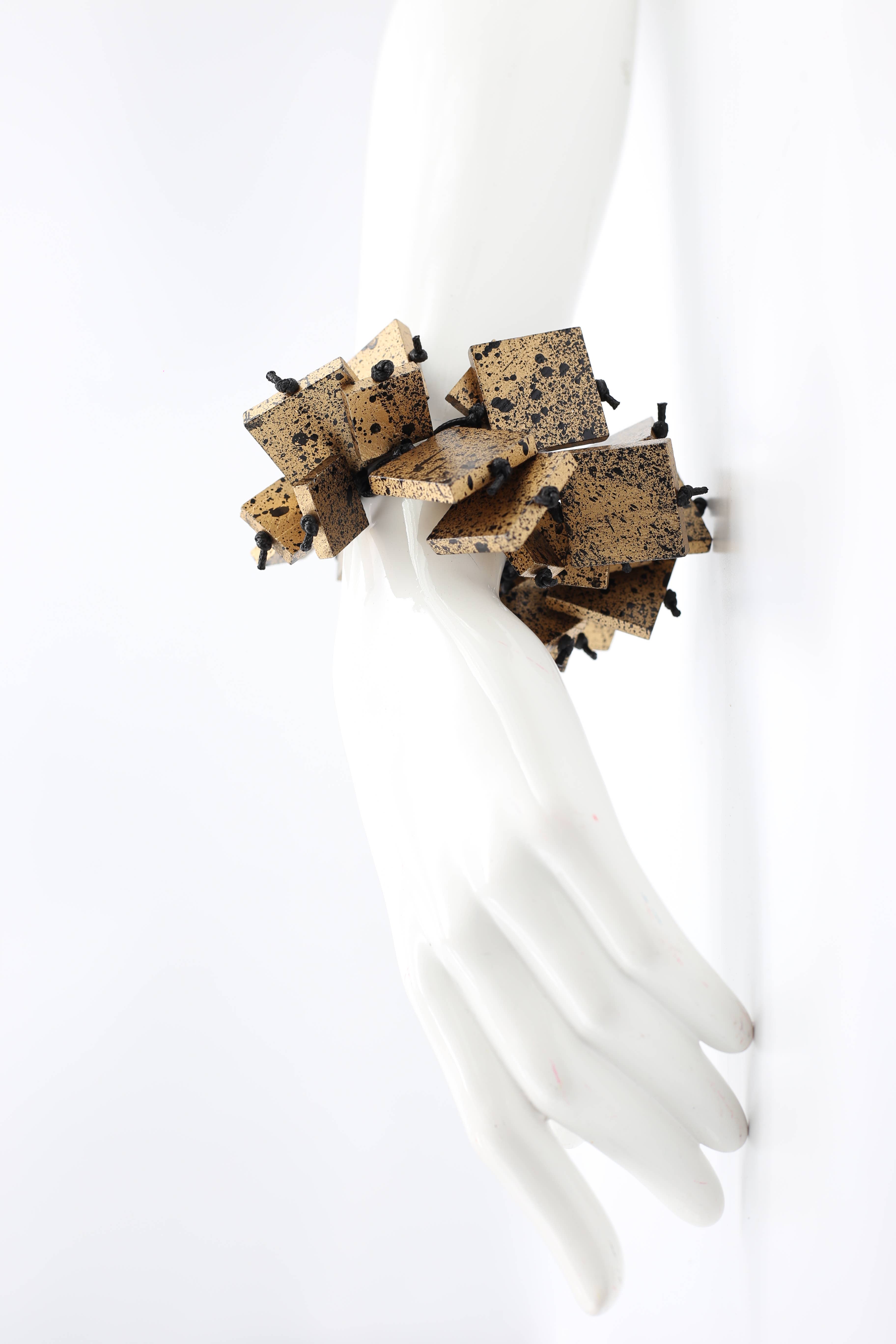 Jianhui London - Wholesale Bangle Bracelet - WOODEN SQUARES ON ELASTIC BRACELET HAND PAINTED3