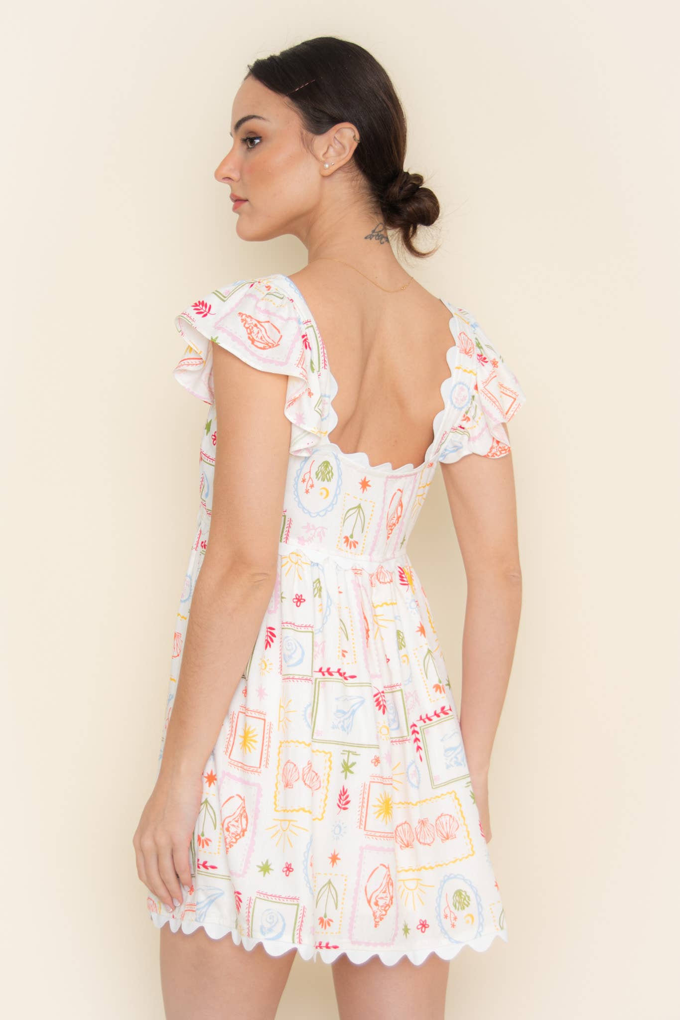 ELFENBEIN MULTI Fore Collection Mini-Kleid mit Colorblock, Muschel-Motiv und Rüschensäumen für den Großhandel auf Faire12