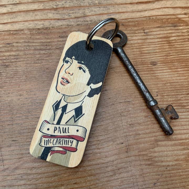 Houten sleutelhanger met karakter van Paul McCartney voor wholesale door Wotmalike