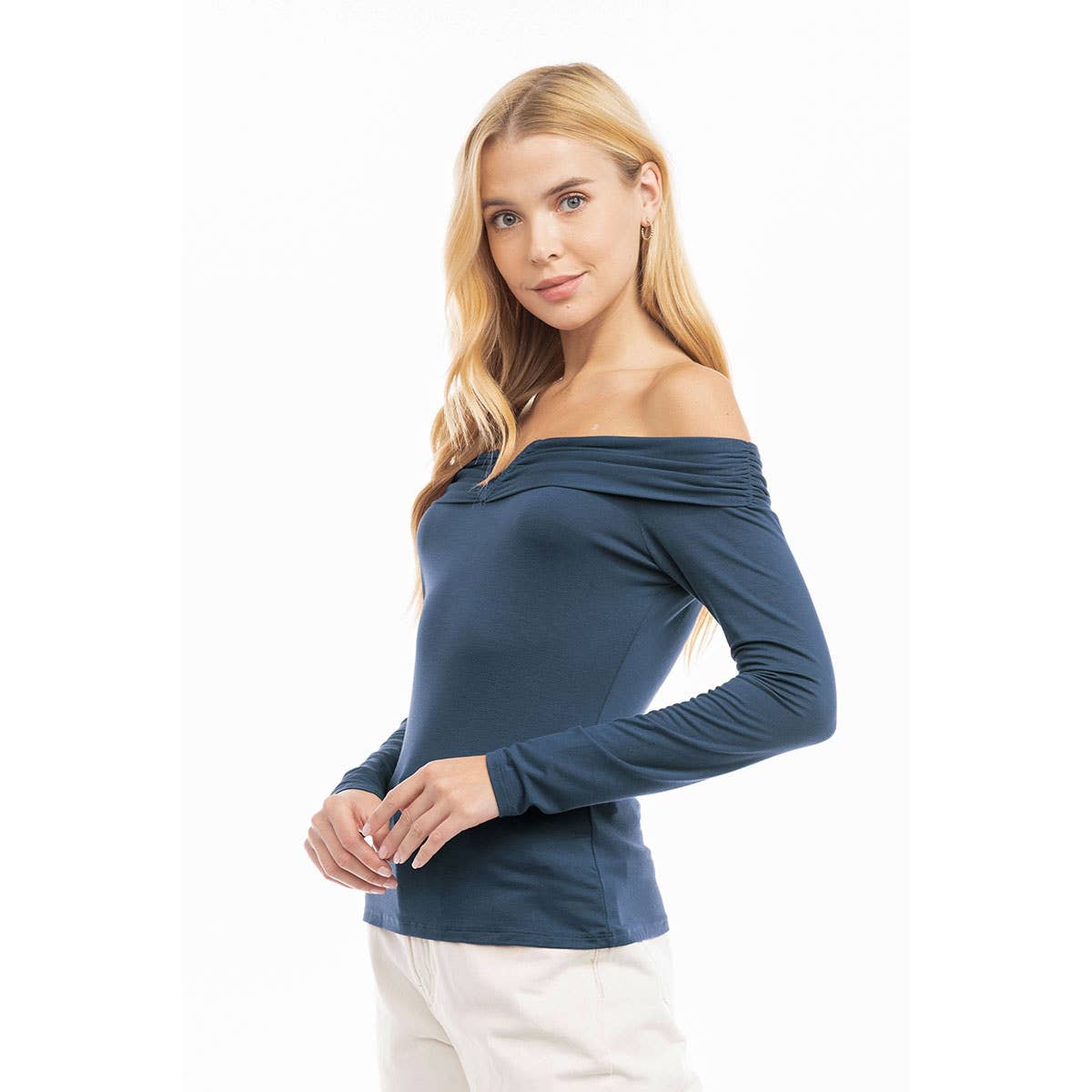 Naked Zebra - Wholesale Blouse - Dames - Blouse met open schouders en knoopsluiting1