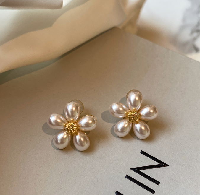 Wild & Free - Wholesale Stud/Post Earrings - Pendientes pequeños en forma de margarita2