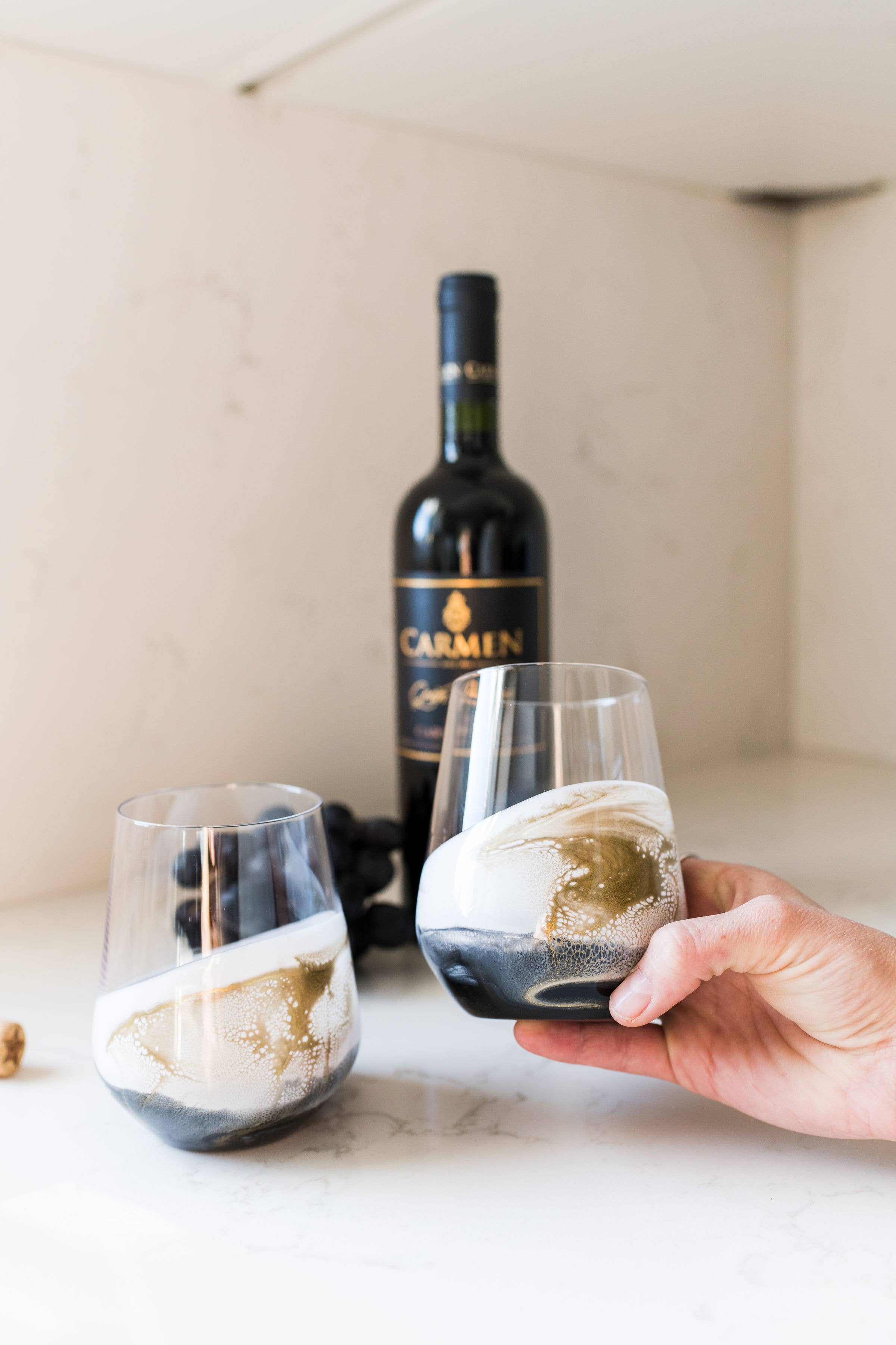 Lynn & Liana Designs - Venta al por mayor Copas de cóctel/licor - Vasos para vino y entretenimiento con acento de resina - ¡SIN ARANCELES!23