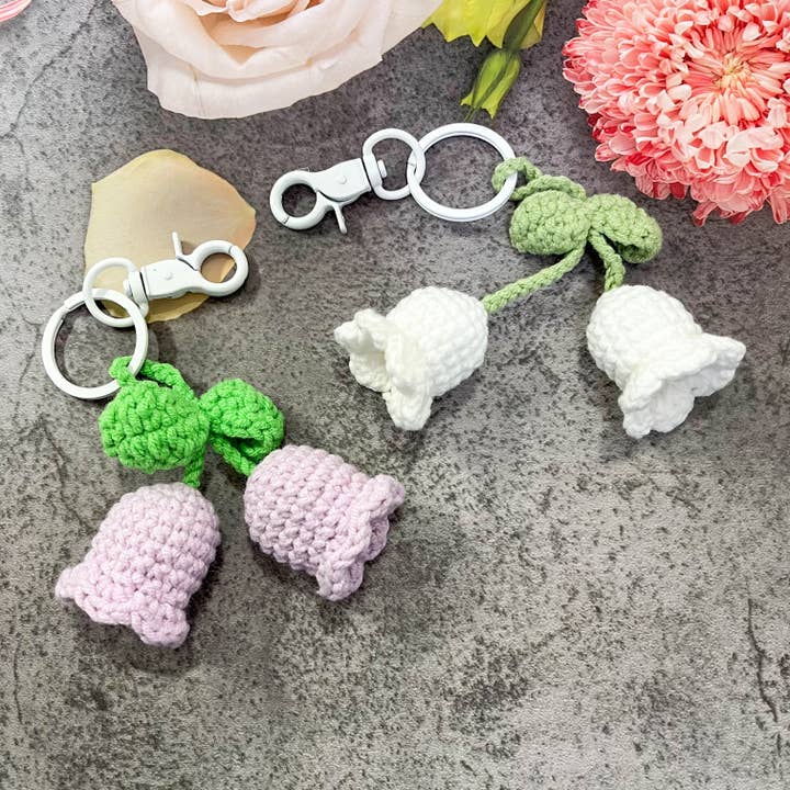 Handgjord virkad klockblomma nyckelring, blomster garnhänge för wholesale av SoapElenGlen