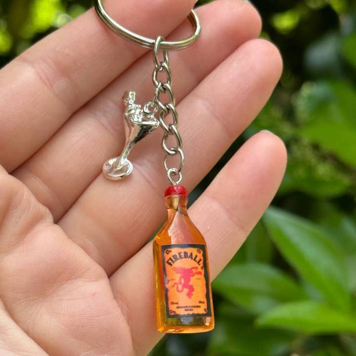 Arcfo Jewelry - Vente Porte-clés – unisexe - Porte-clés bouteille Fireball avec breloques cocktail argentées3