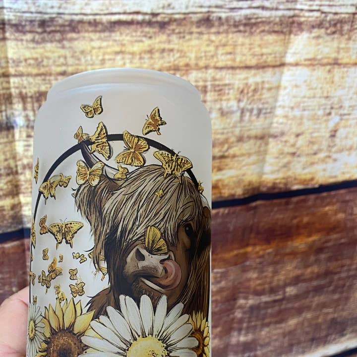 Boîte en verre givré Highland Cow 16oz avec couvercle et paille pour la vente par Dynali Nicole’s