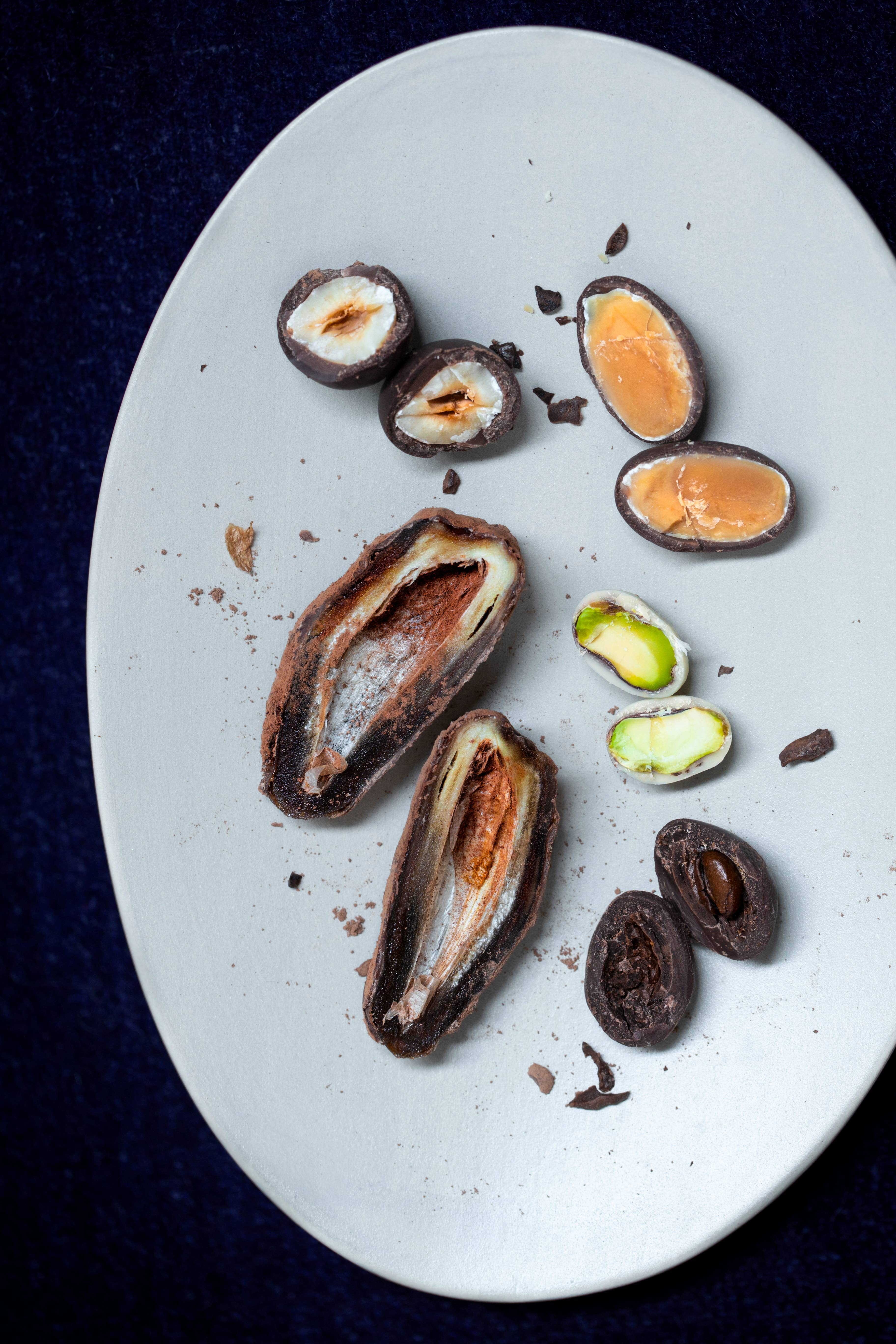 Cioccolato Lavoratti 1938 - Wholesale Chocolate Covered Sweets - Etna almonds covered with dark chocolate and salt3