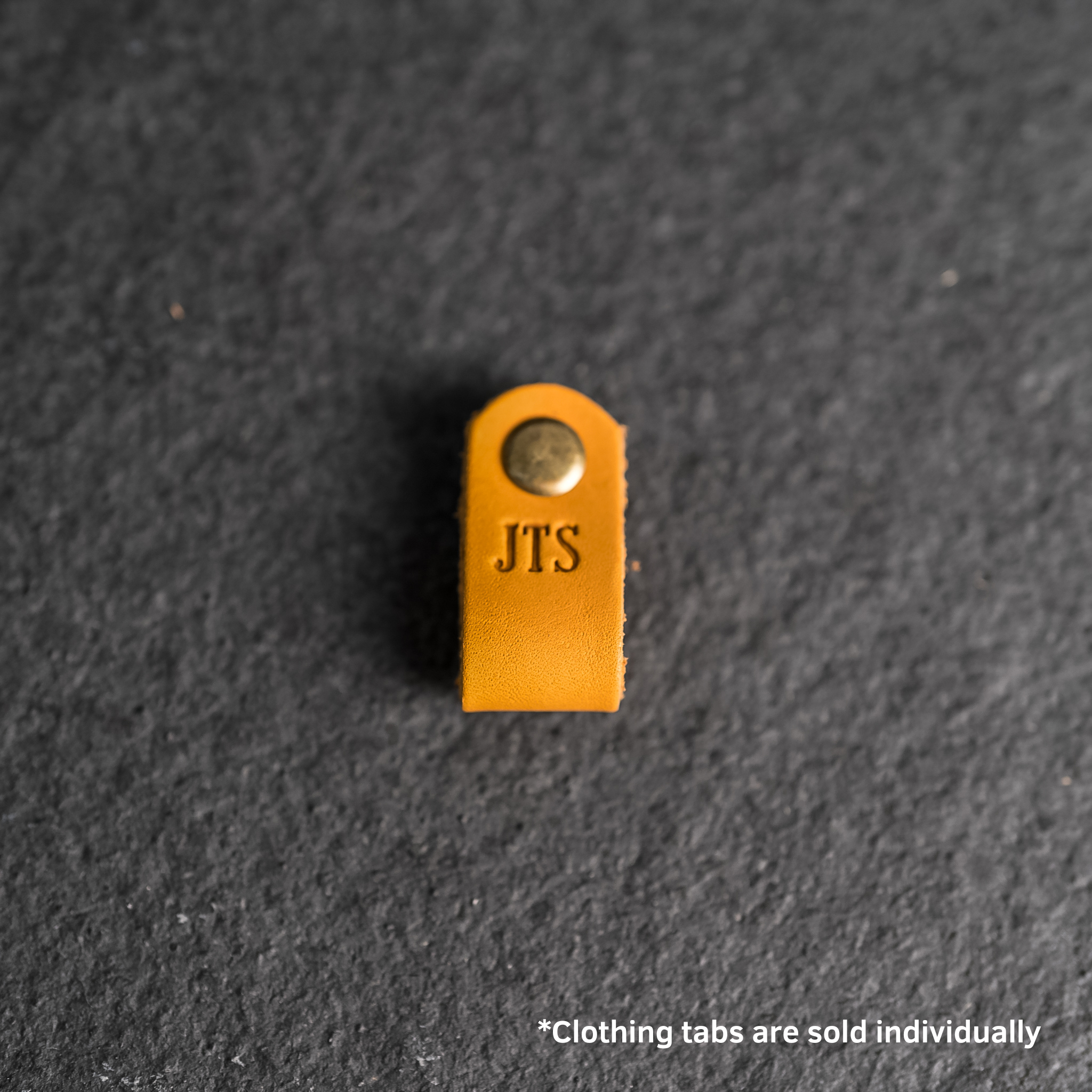 Ox & Pine - Vente Étiquette pour bagage - Onglets de vêtements en cuir personnalisés2