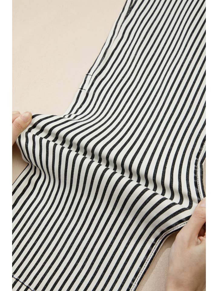 Rayures Noires Jean en denim à taille haute avec poche plaquée et coupe droite en vente sur Faire8