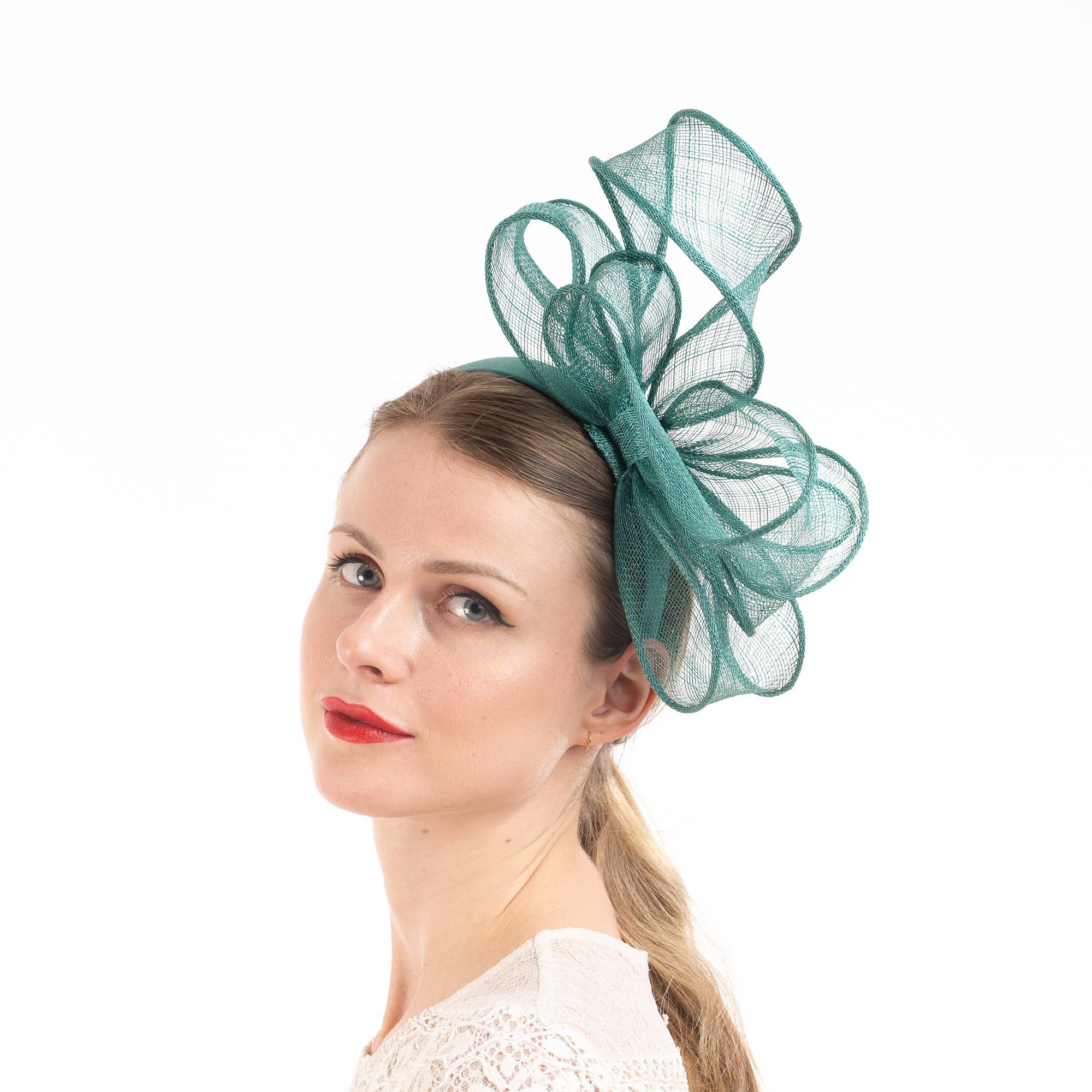 KaKyCo – wholesale Fascinator-hatt - Dam – Sinamay-loopfascinator på 2,5 cm hårband | 5938H10