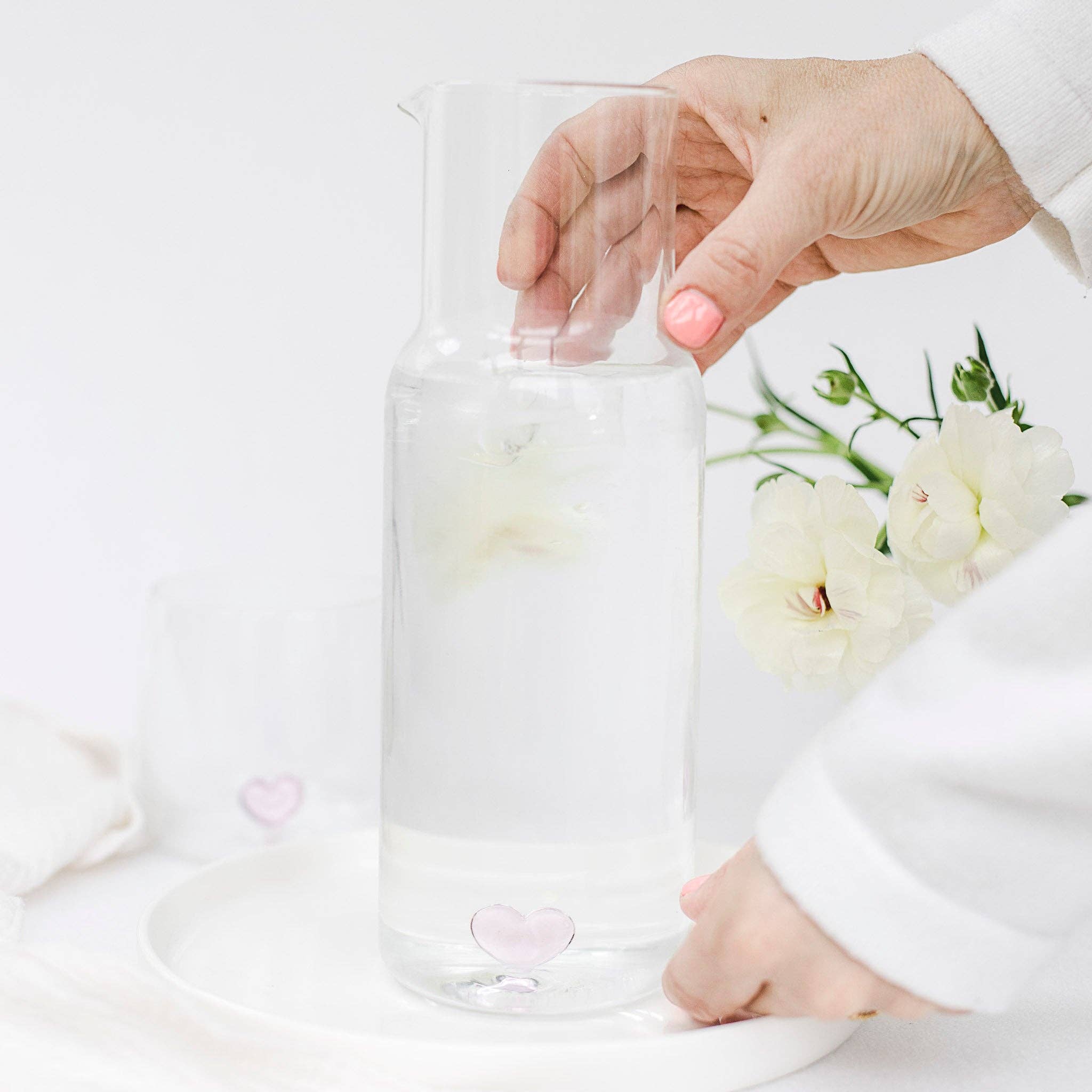 Bake Affair GmbH - Wholesale Carafe - Water carafe "Heart" pink 1.2l1