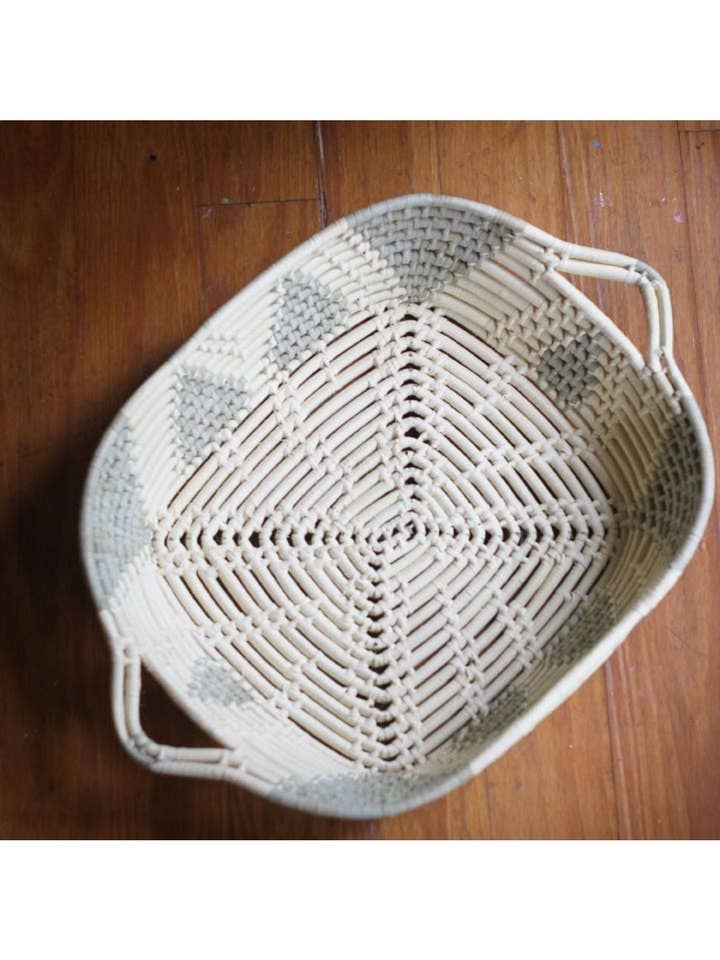 Grand panier-cadeau carré pour la vente par 2nd Story Goods + Haiti Design Co