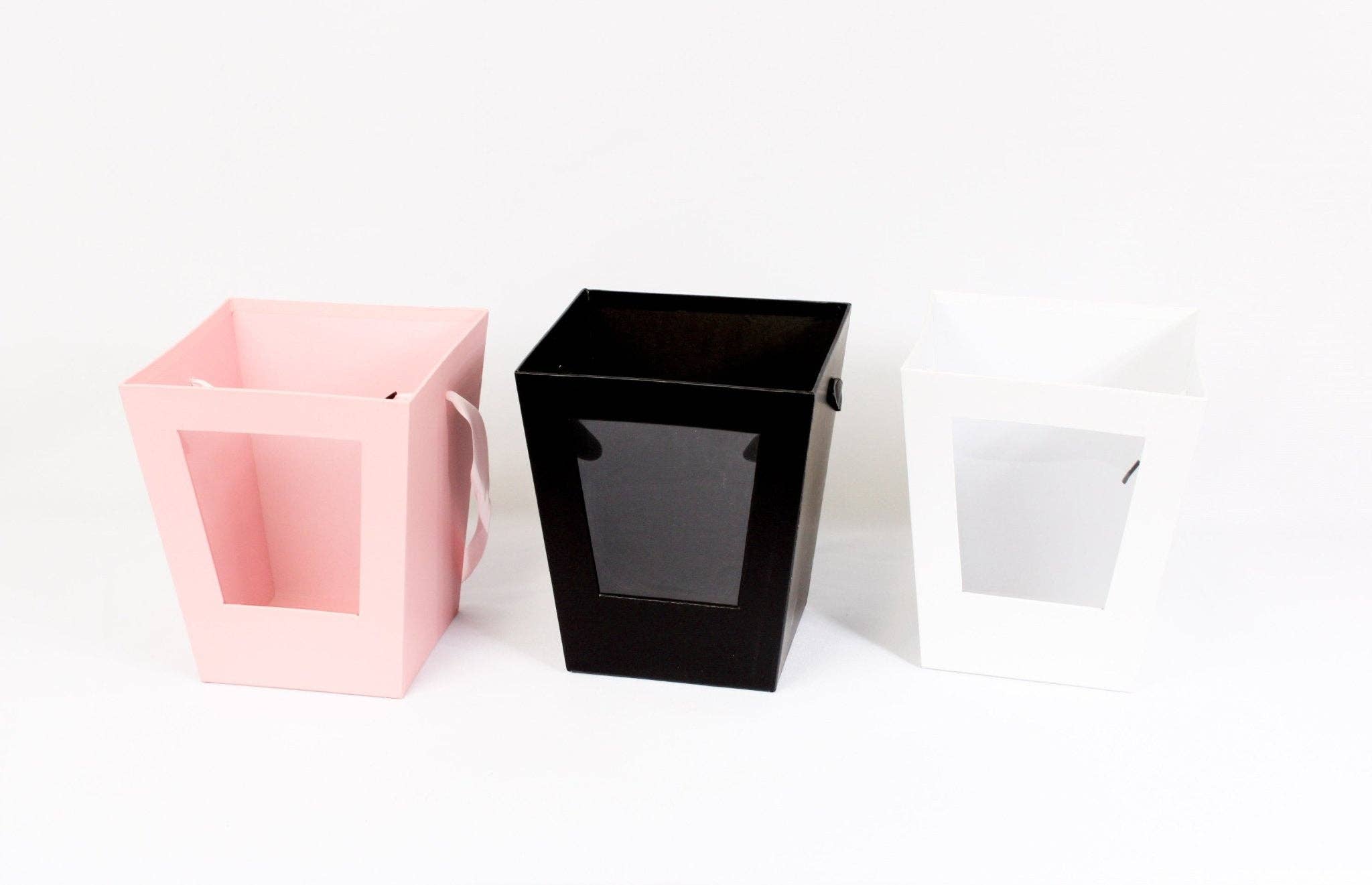 Elegant Design Supply - Wholesale Geschenkdoosje - Stijve draagtas met trapeziumvormig raam en bloemen8