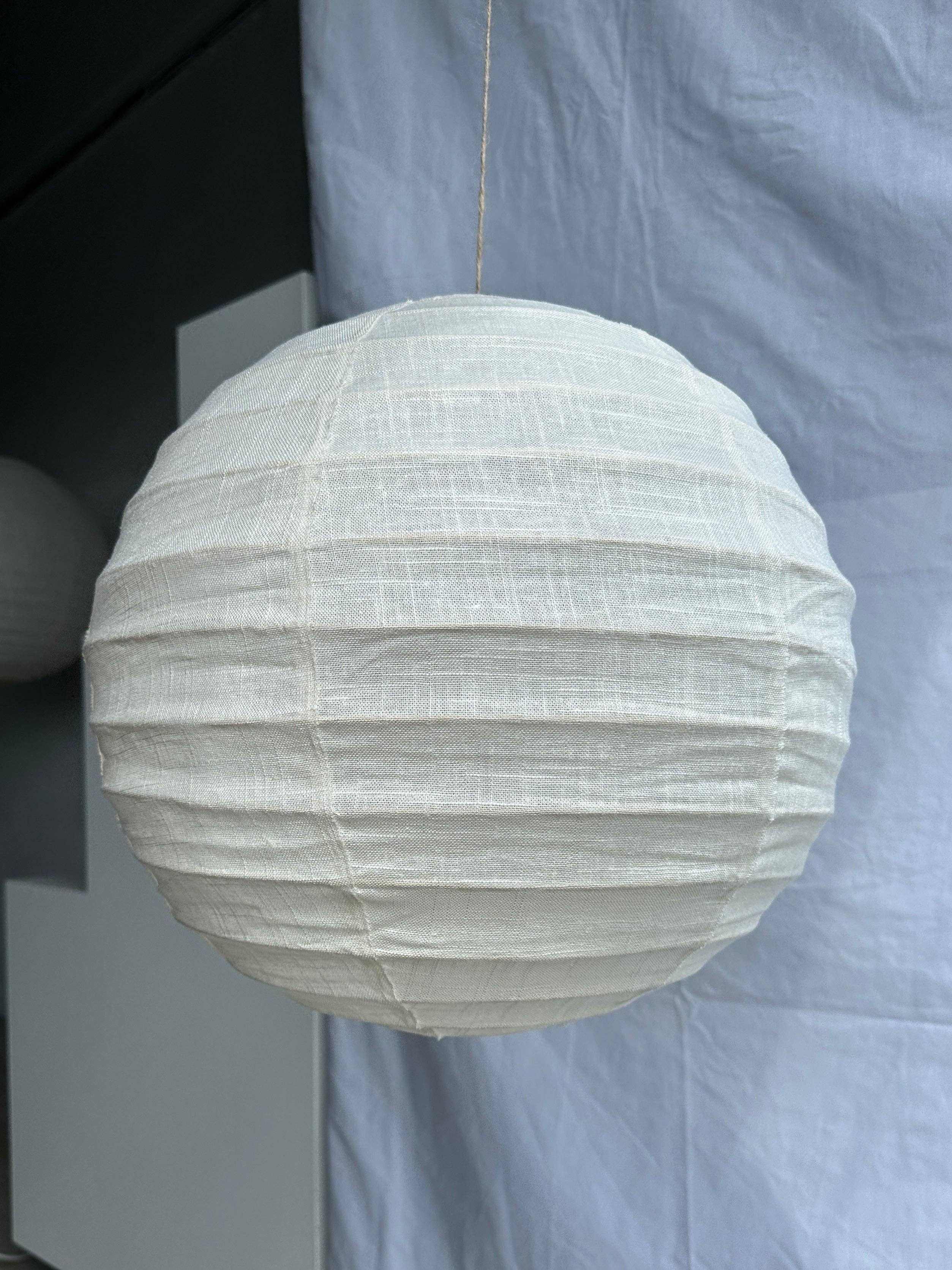 Office Objets - Wholesale Chandelier/Hanging Light - Medium round Japanese-style pendant light in rattan and natural linen D:409