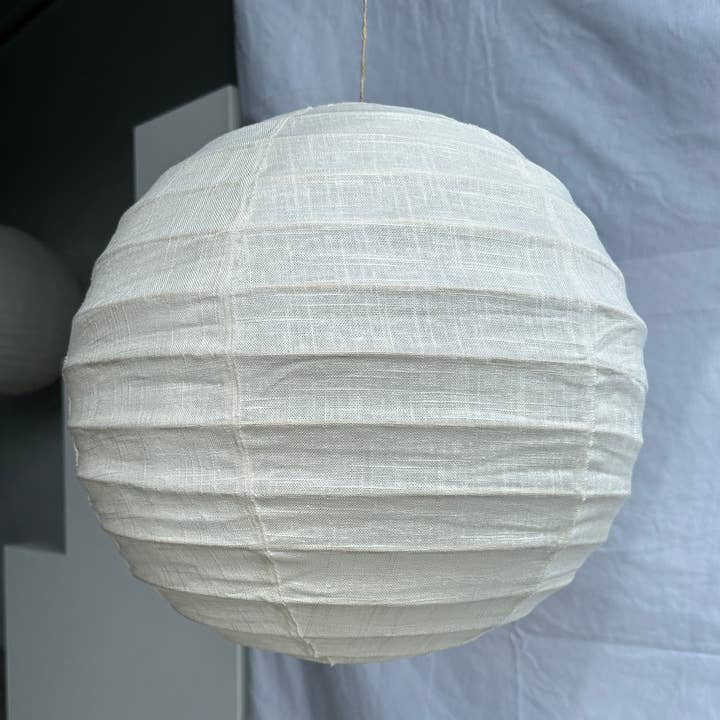 Office Objets - Wholesale Chandelier/Hanging Light - Medium round Japanese-style pendant light in rattan and natural linen D:409