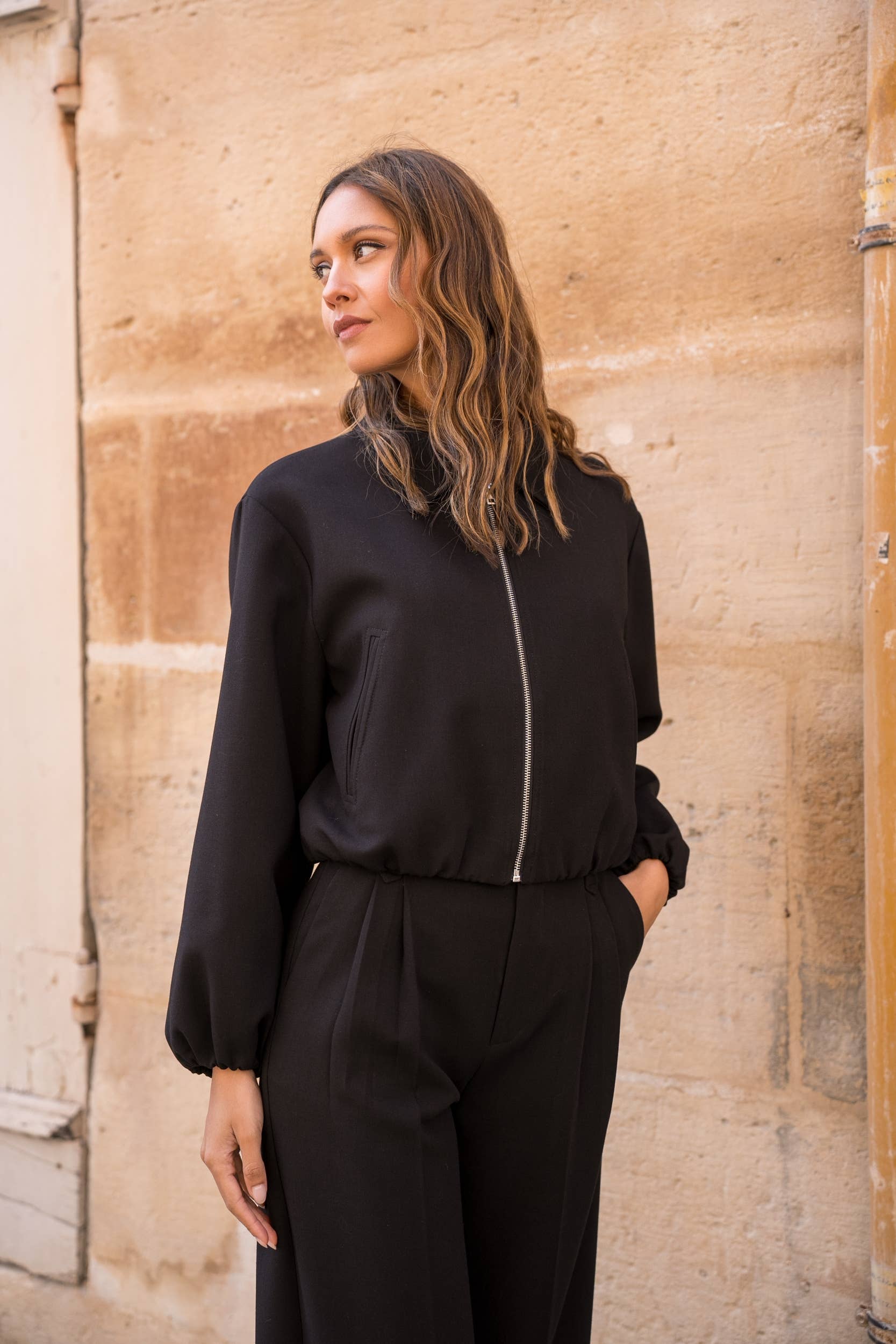 Attentif Paris - Wholesale Bomber Jacket - Women's - [Aura] Short zip-up bomber jacket with shirt collar4