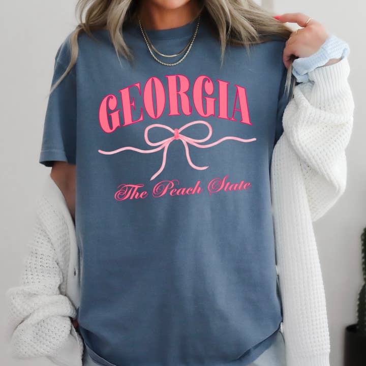 Shoppe SHC – Großhandel T-Shirt (Grafikdruck) – Damen – Coquette Tee | Georgia Tee | Grafik-T-Shirt für Damen14