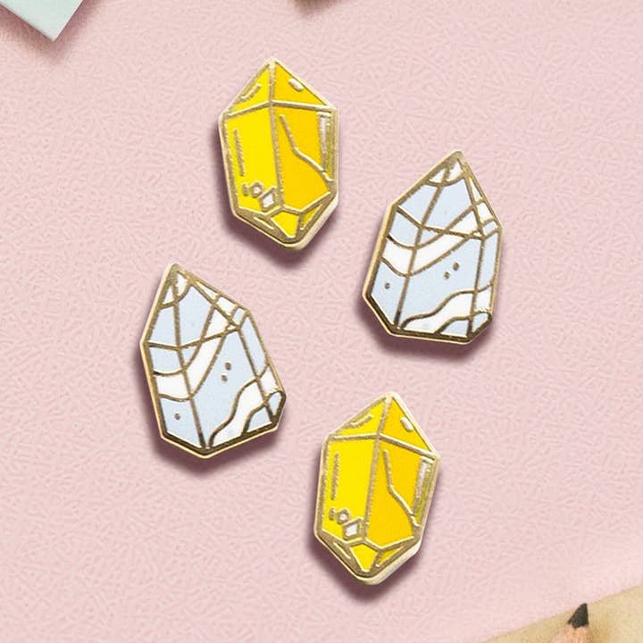 Crystal Mini emaille pin voor wholesale door Occasionalish