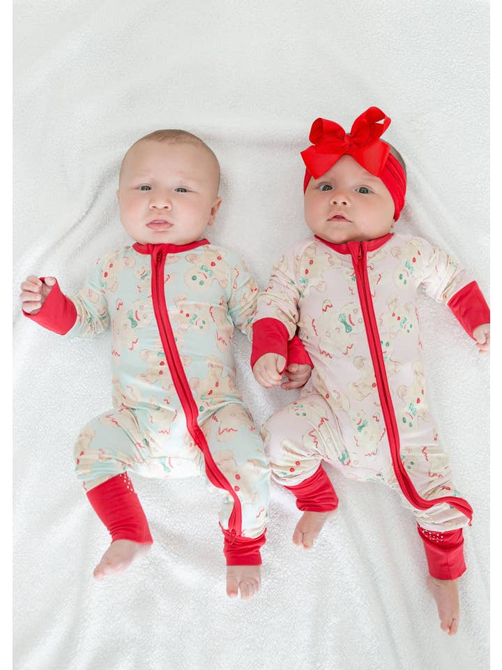 Sweet Bay Clothing – Großhandel Schlafanzug – Baby – Rosafarbener Einteiler mit Reißverschluss in Lebkuchenform
