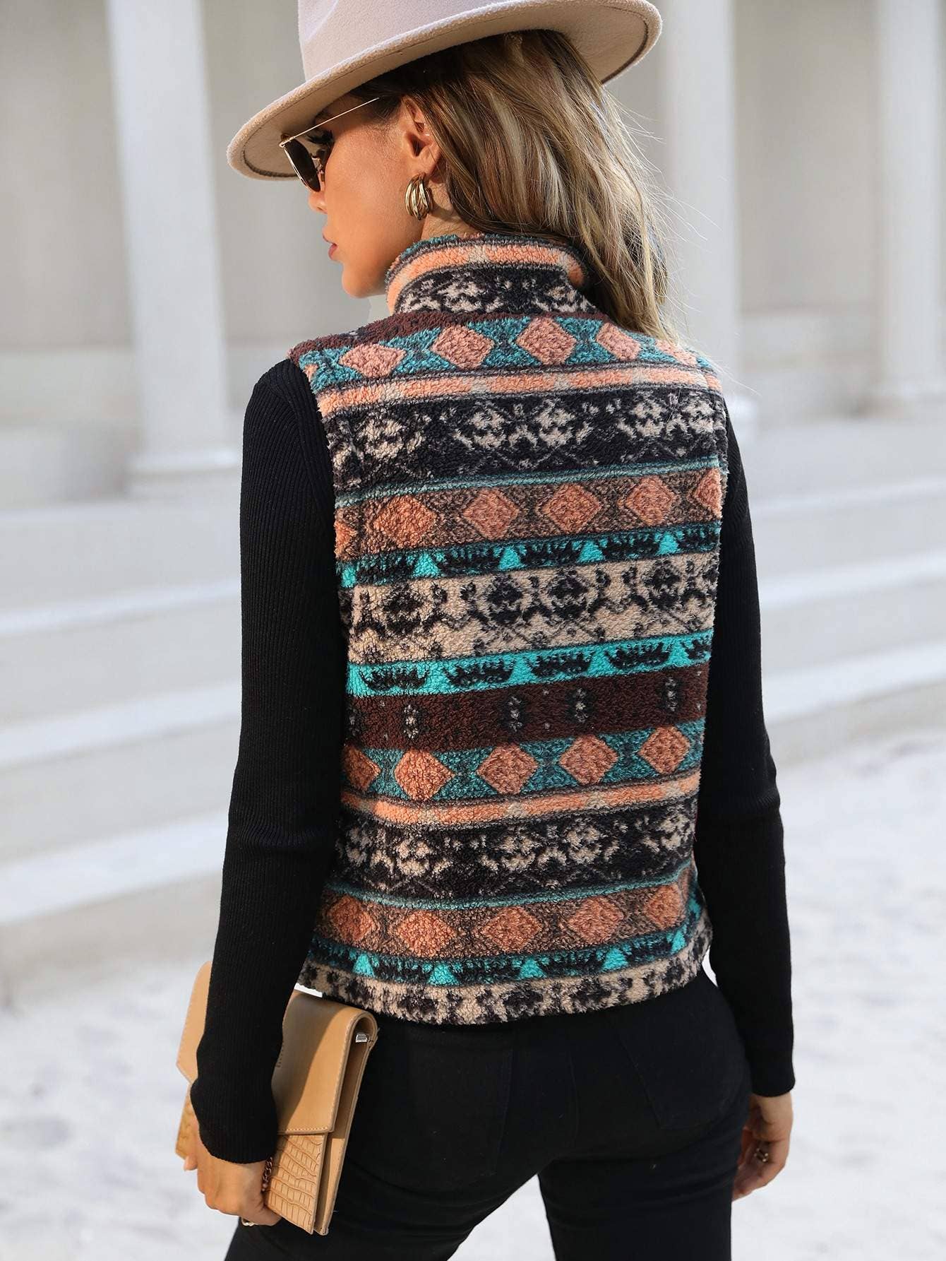 MULTICOLORE gilet in felpa con zip con motivo geometrico in vendita all'ingrosso su Faire5