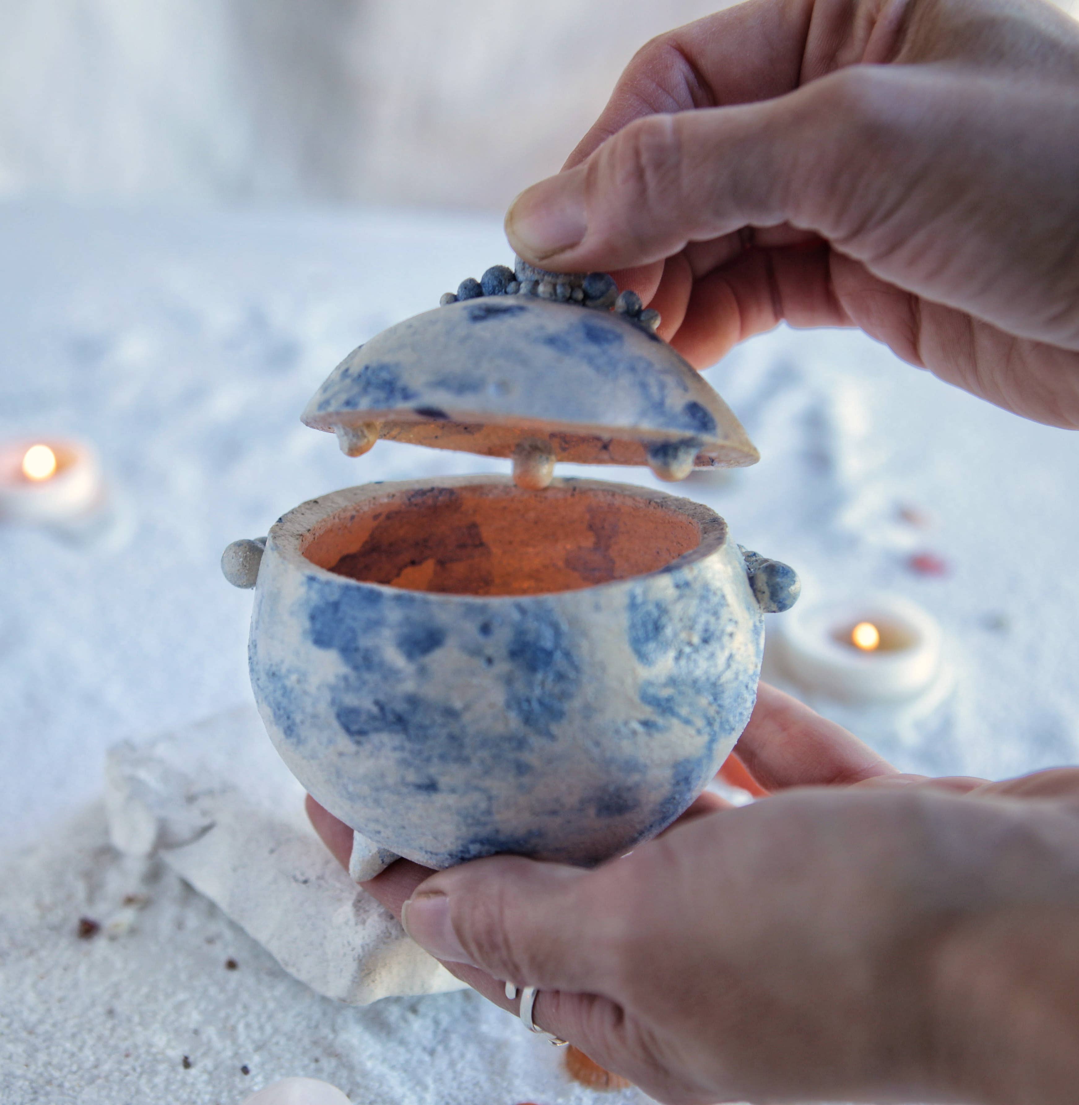 Nuria Vela Ceramica - Vente Porte-encens - Petit chaudron pleine lune2