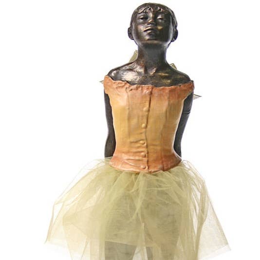 Petite danseuse de quatorze ans de Degas Ballerine Ballet Tutu en tissu par Parastone 21,5 cm de haut pour la vente par Museum Wholesale Inc