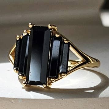 SORT BAGUETTE RING - SX02104R for engroshandel hos HolyBang Jewels