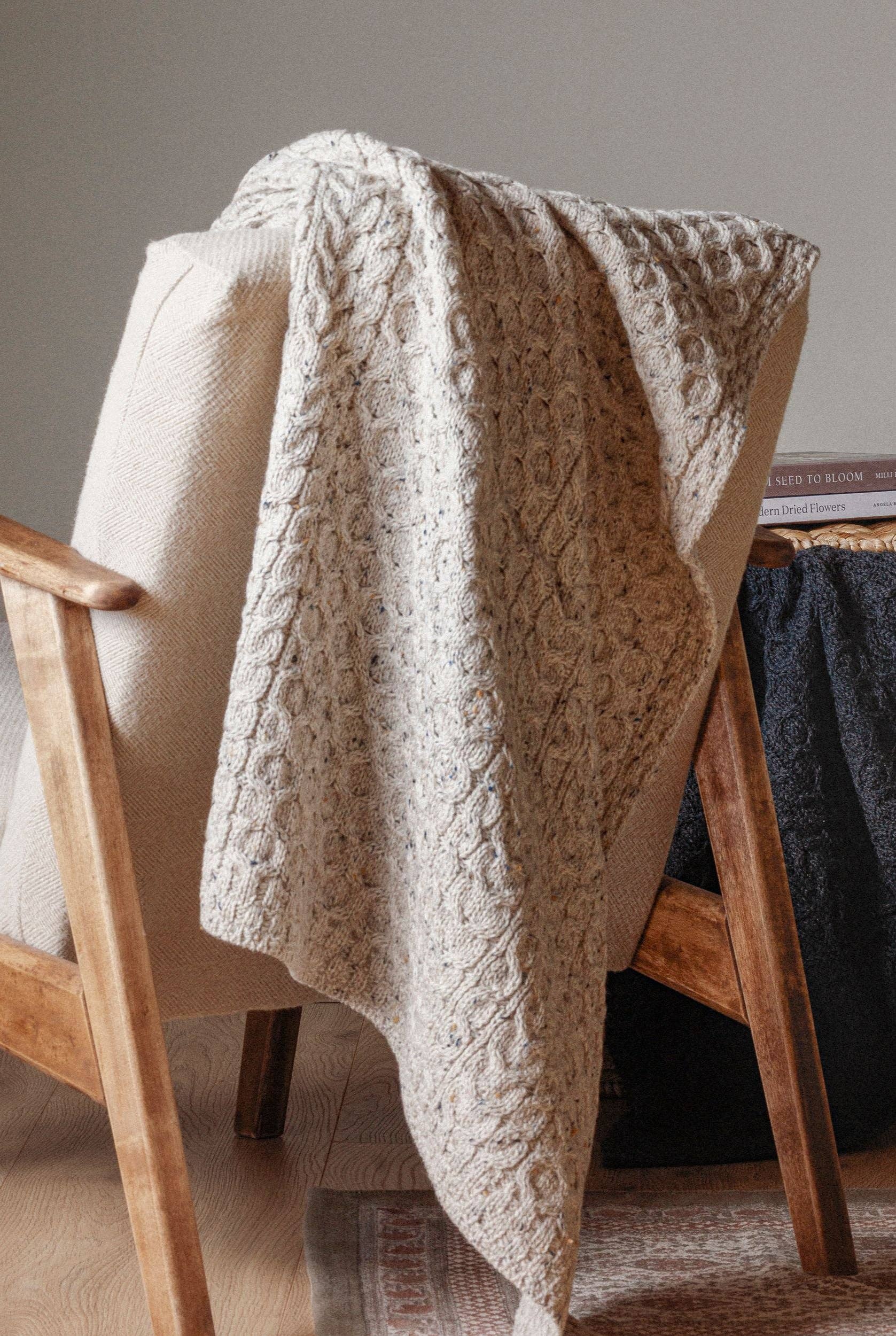 Aran Woollen Mills - Wholesale Throw Blanket - Bertra Aran Classic Wool Blanket -  Flecked Oat1