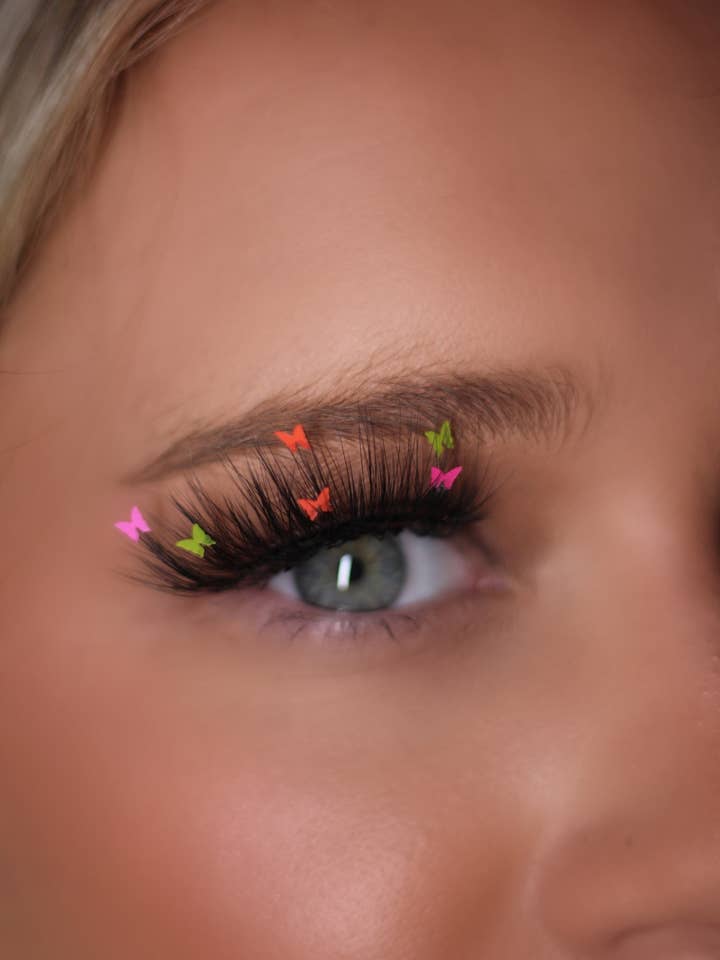 Sunset Flutter Lash for wholesale by Splashes Lashes