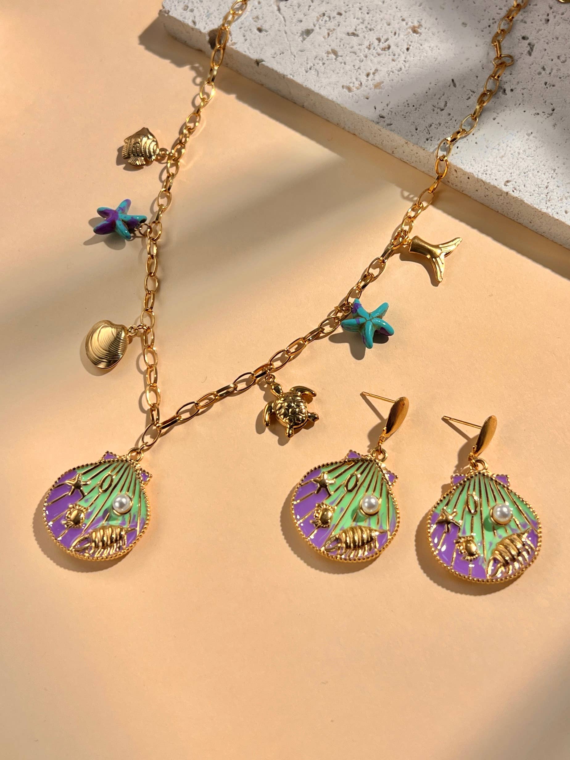 COSMOS – Großhandel Schmucksets – Muschel-Halskette und Ohrring-Set aus Stahl8