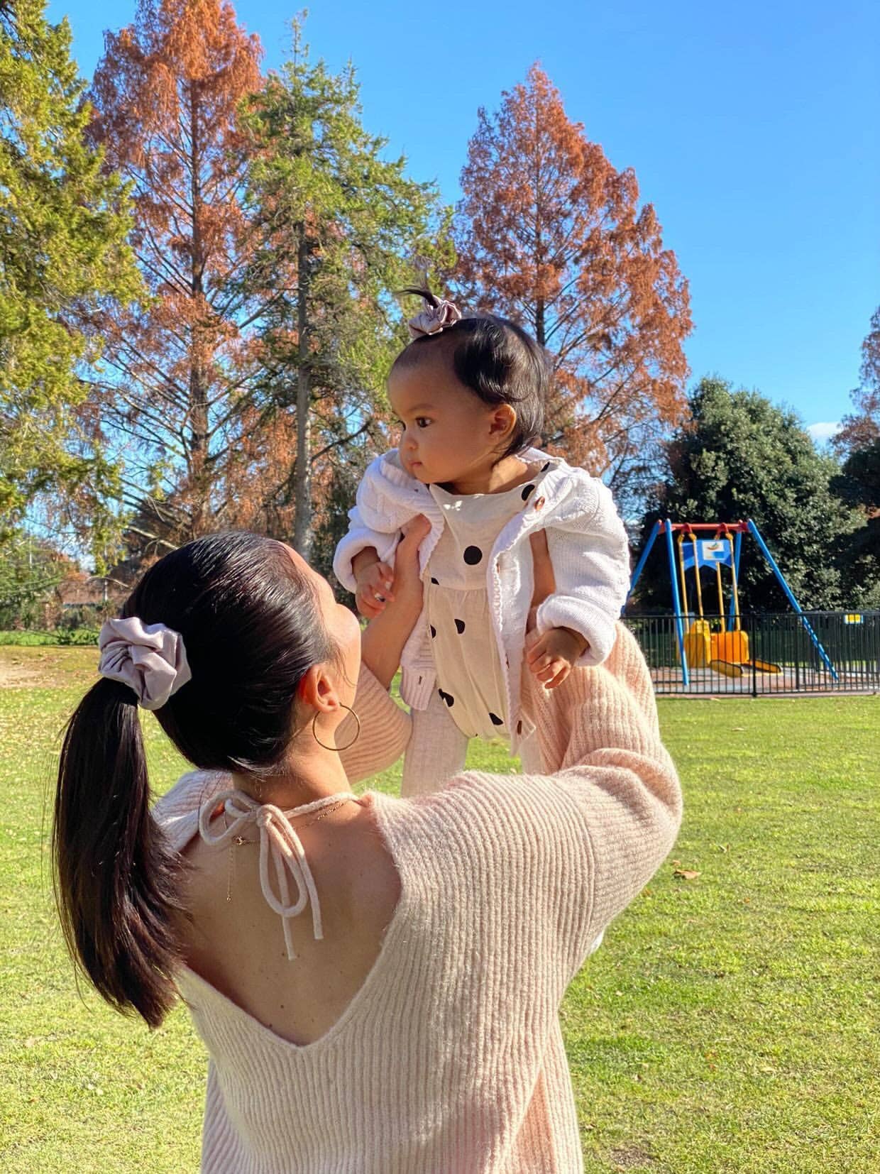 Vintage Rebels – wholesale Scrunchie - Dam – Luxe Satin | Champagne1