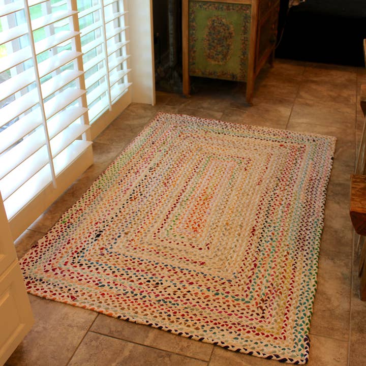 Vintage Addiction - Wholesale Area Rug - 4’ x 6’ White Recycled Fabric Braided Rug