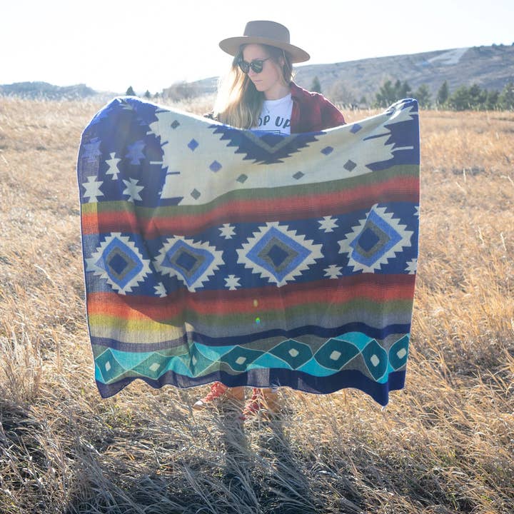 Alpaca Threadz - Wholesale Throw Blanket - Andean Alpaca Wool Blanket - Ocean Breeze - Light Blue/Dark8