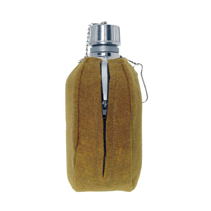 Mörkgyllenbrun FÄLTFLASKA 1L ALUMINIUM FILTFODRAL för wholesale på Faire1