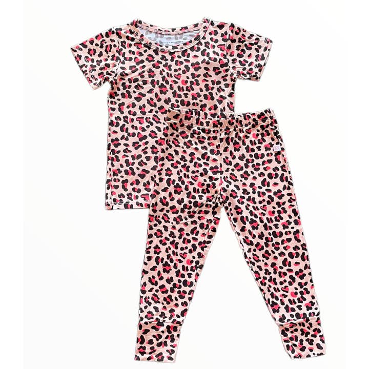 Briella Rose Leopard Zweiteilige Loungewear für den Großhandel von Snugabutter LLC