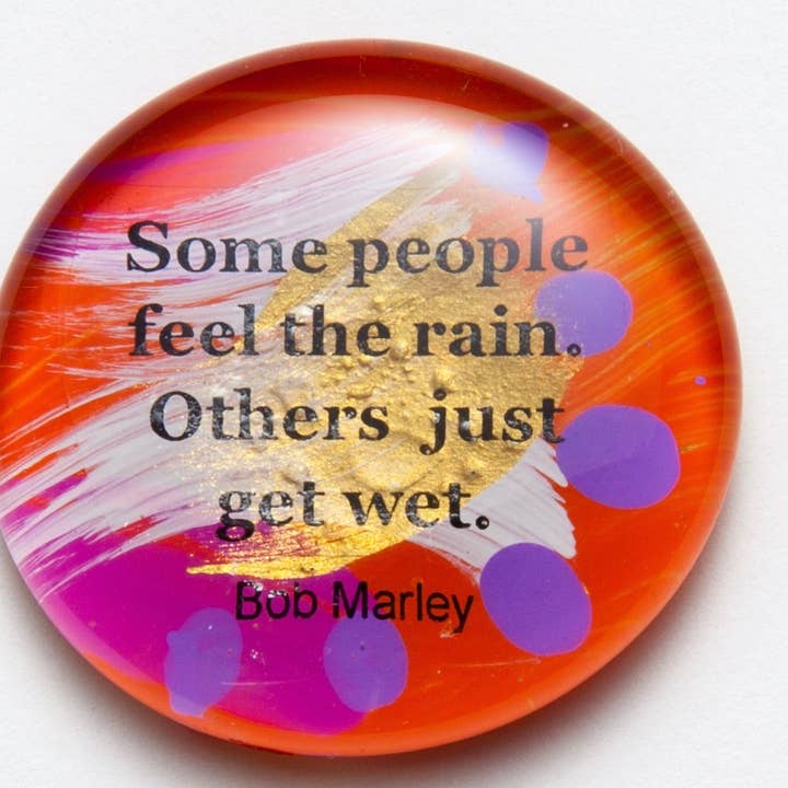 Gather Stones - Quotes - Sommige mensen voelen de regen voor wholesale door Gather Studios