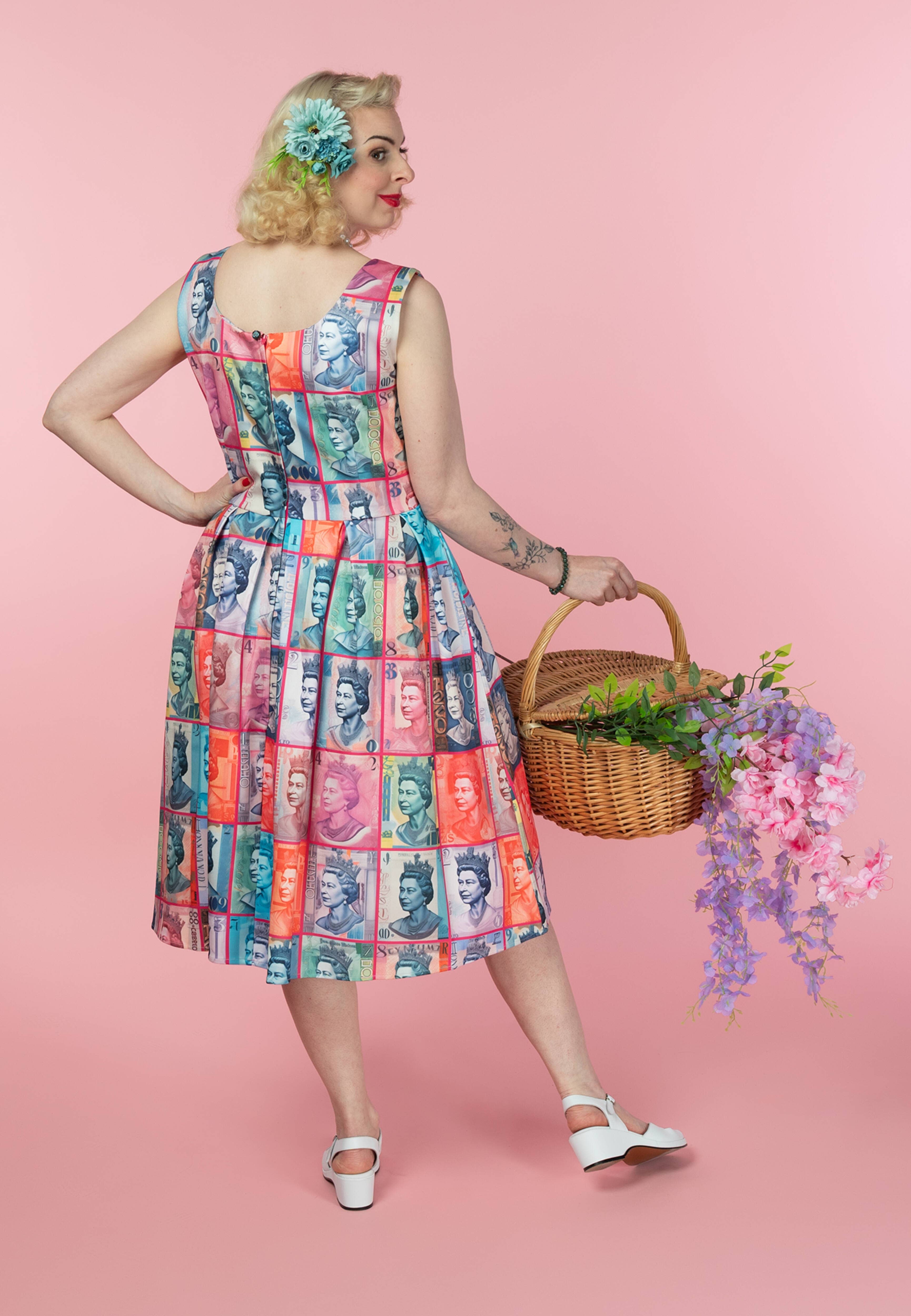 Dolly & Dotty - Vendita all'ingrosso Vestito - Donna - Abito a dondolo multicolore Amanda Queen Elizabeth con scollo rotondo7