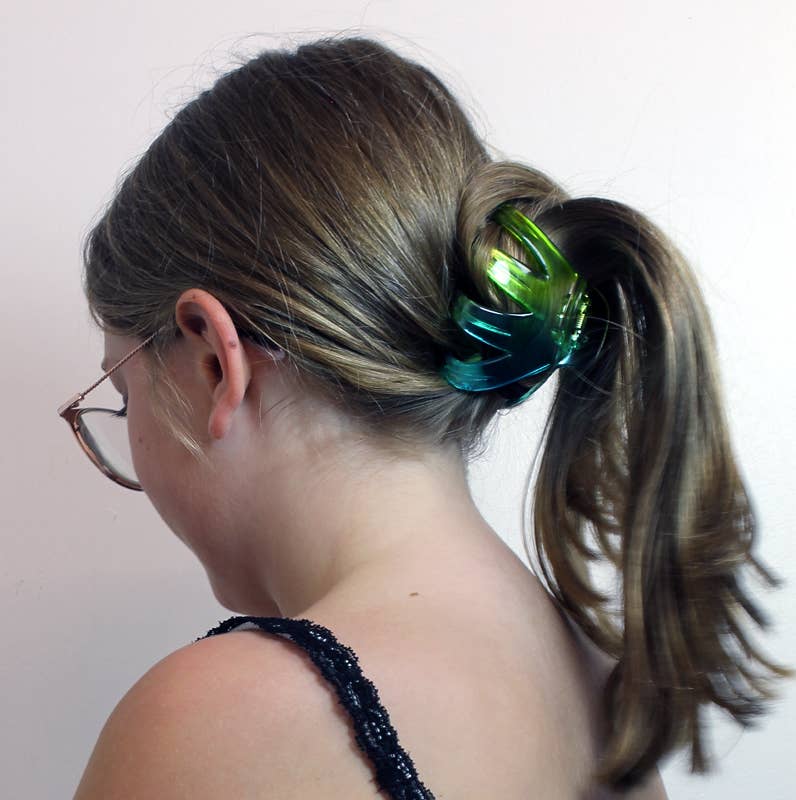 Western Counties Wholesale – wholesale Hair clip – Women’s – 8cm Translucent Bright Multi 2 Tone Octopus Hair Clamp2