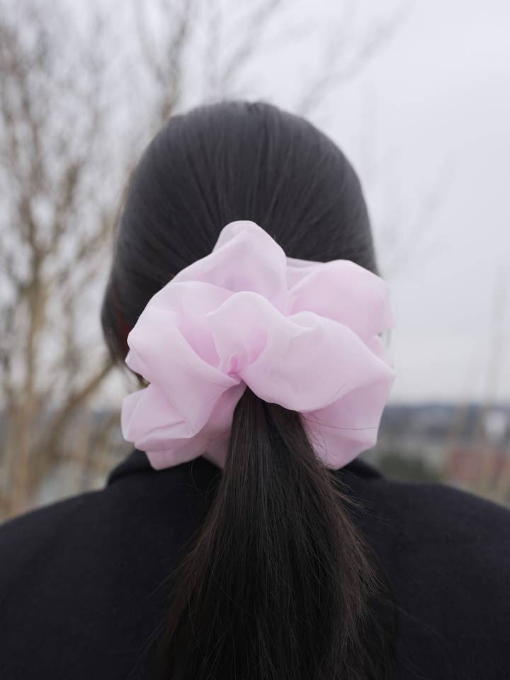 Purpurrosa Organza Übergröße Haargummi für den Großhandel von Janzy