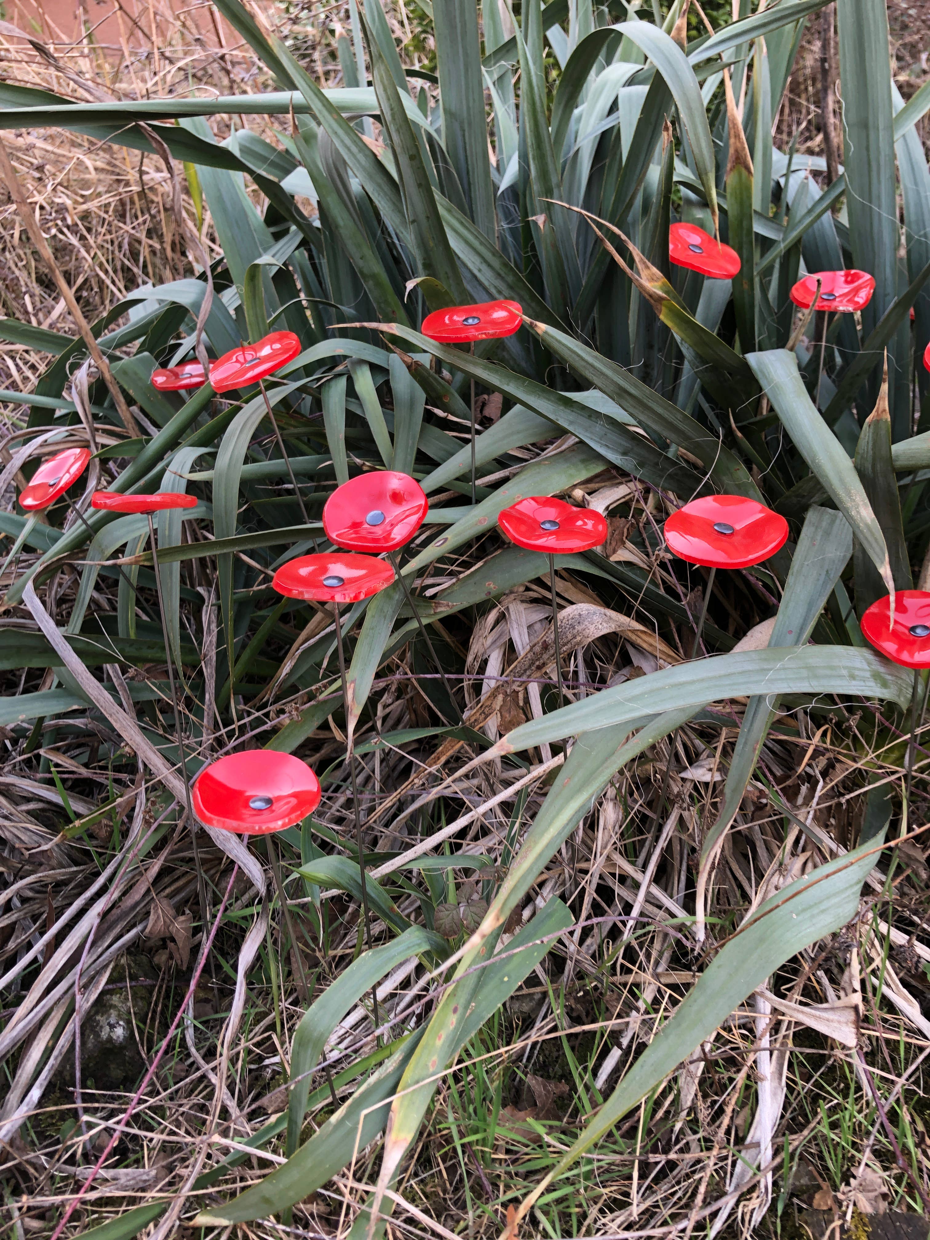 CARNEOL GLASS - Wholesale Garden/Lawn Stake - Small Glass Flower For Outside In Red3