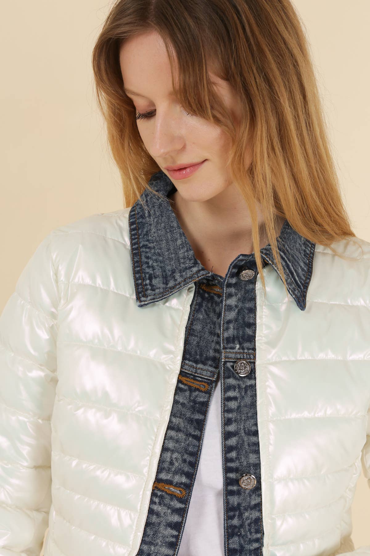 Attrait Paris - Wholesale Pufferjack - Dames - Kenza metalen jeansjack van twee materialen13