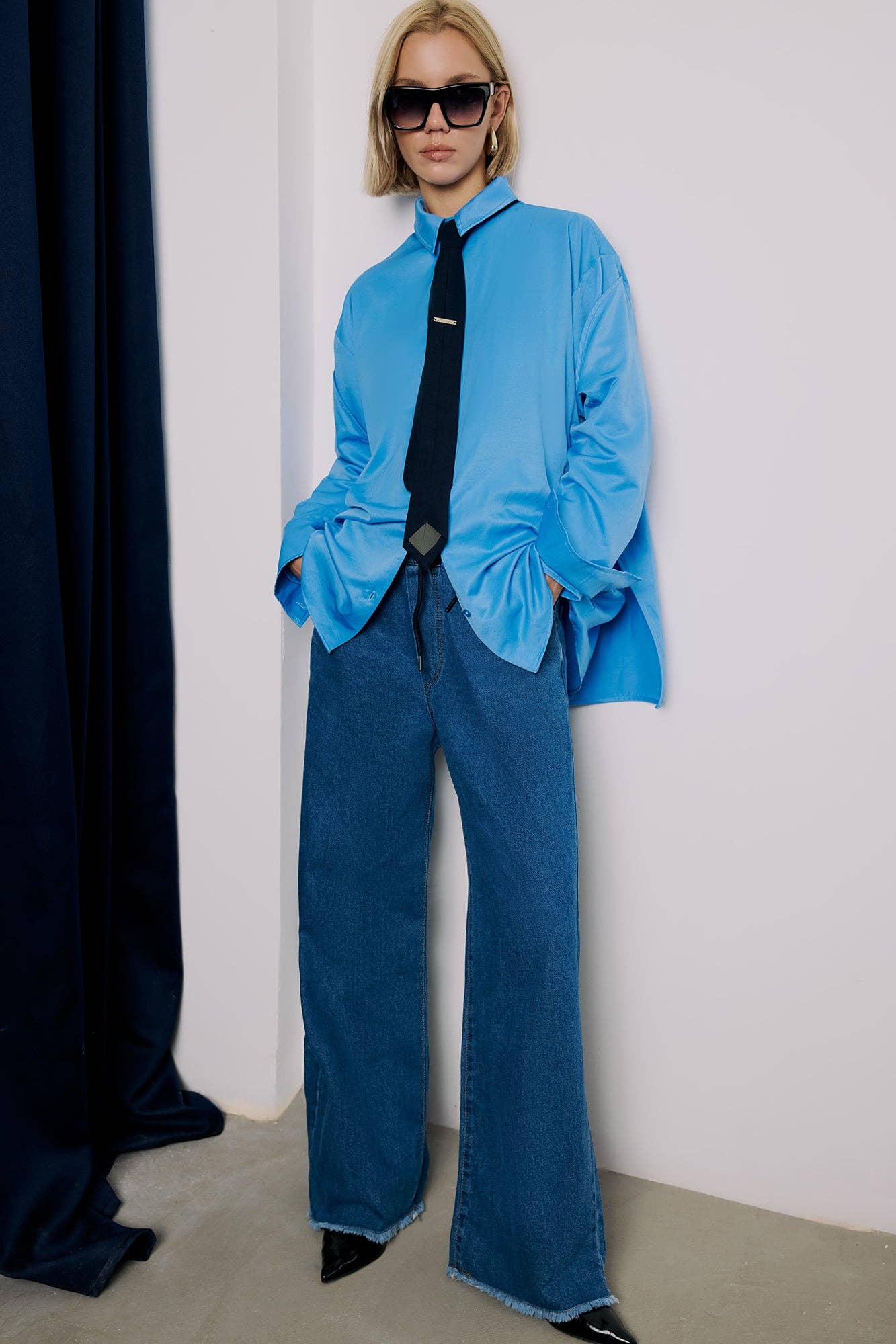 Blue Wide-Leg Frayed Hem Elastic Waist Denim Trousers for wholesale on Faire0