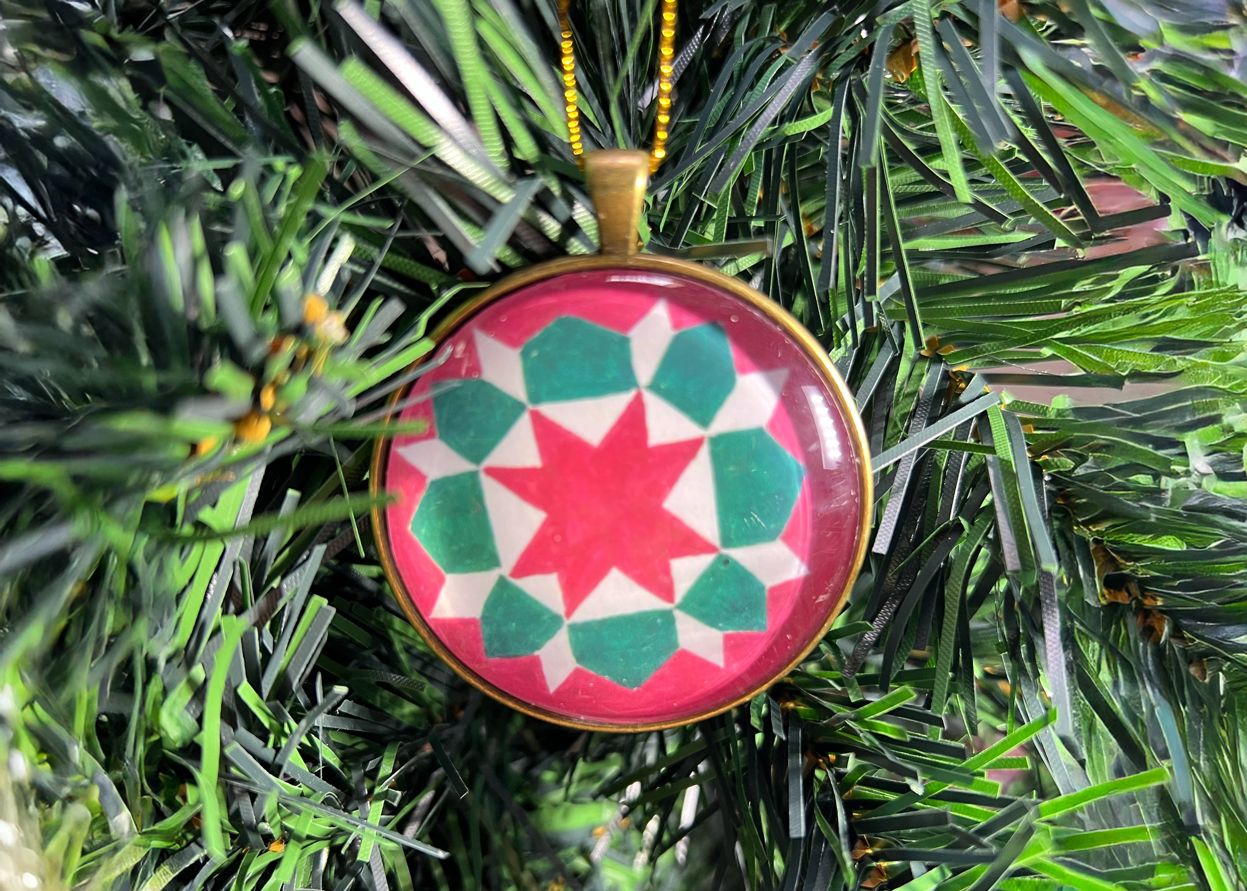 Quilt Design Jewelry - Wholesale Ornament - Quilt Design Christmas Ornament, Star of Bethlehem Red/Green