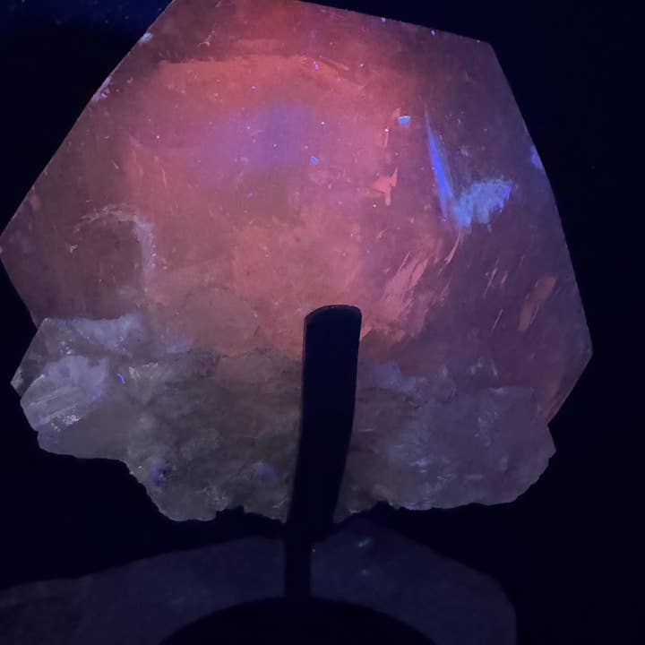 The 7 Directions - Wholesale Spiritual Stone/Crystal - UV reactive calcite free form w/ chalcopyrite F23E9