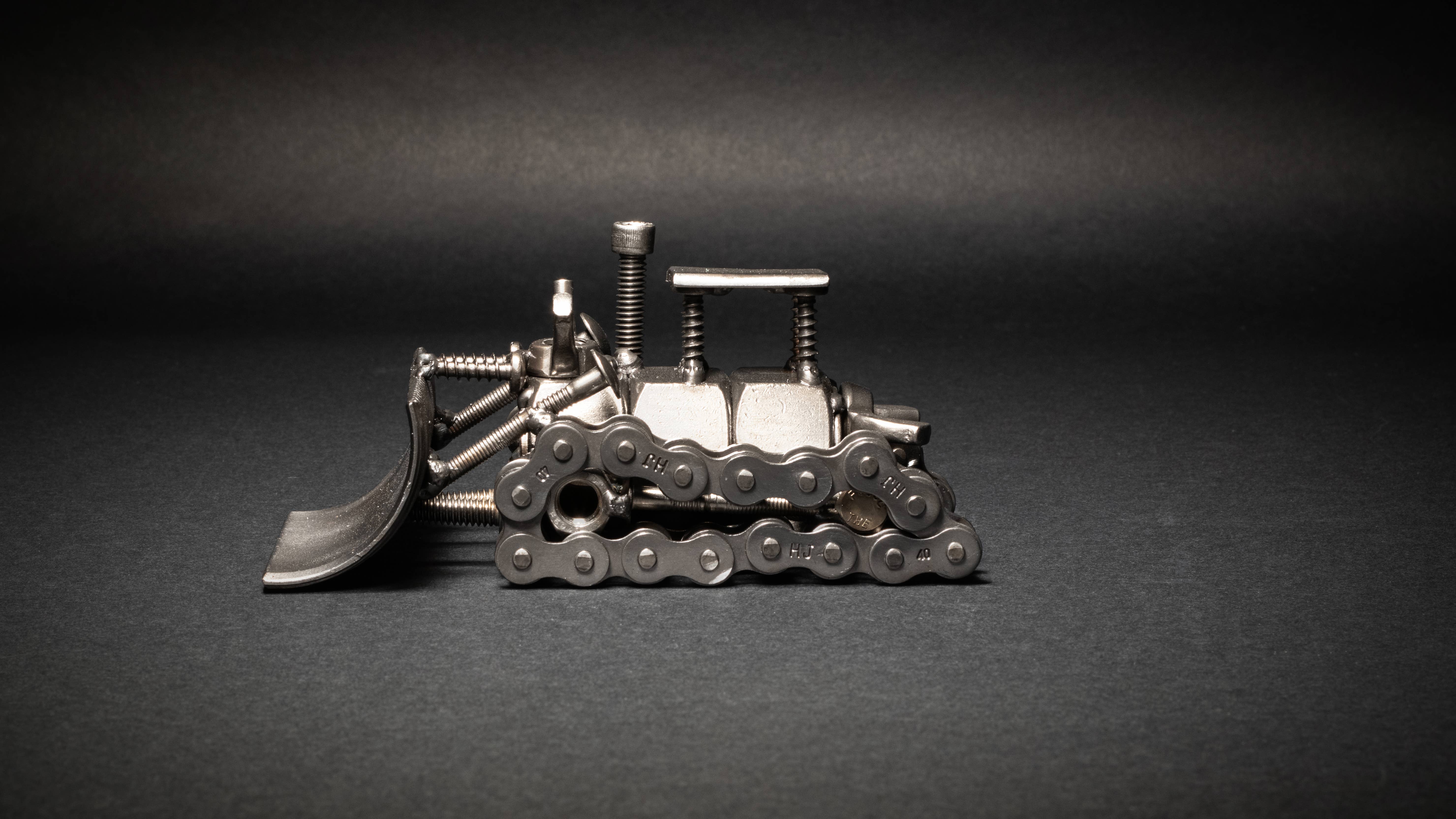 Metal Relic - Wholesale Decorative Figurine - Metal Bulldozer Figurine1